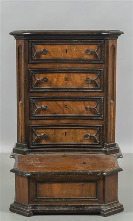 Inginocchiatoio Luigi XIV a quattro cassetti, 