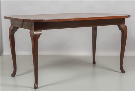 Tavolo da pranzo lastronato in noce e filettato, 