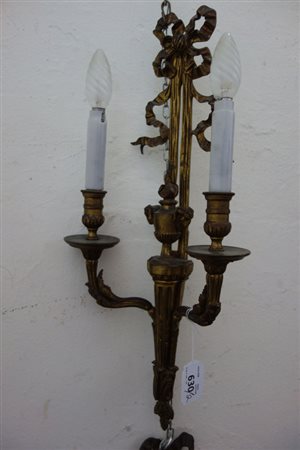 # Coppia di apliques Luigi XVI in bronzo dorato a 