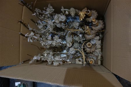 Vari bracci in bronzo decorati con cristalli, 