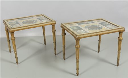 Coppia di tavolini in legno finemente intagliato, 