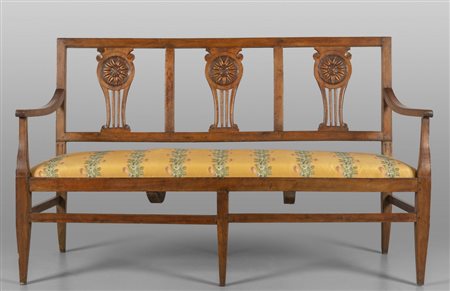 Divanetto Direttorio in noce, schienale 