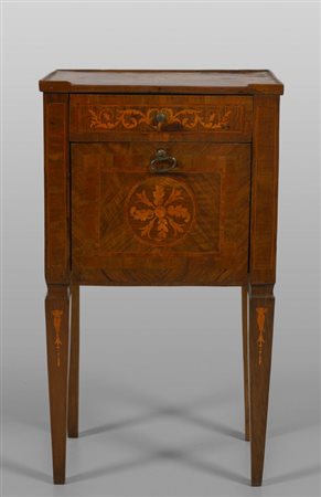 Comodino Luigi XVI lastronato ed intarsiato in 