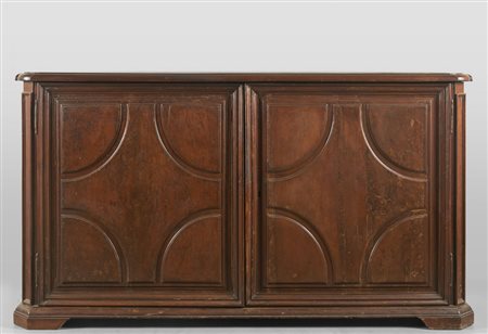 Credenza Luigi XIV in noce a due sportelli, 