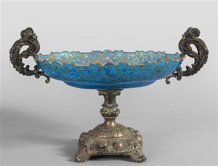 Coppa in vetro dipinto con manici e base in 