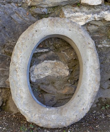 Oblò in pietra serena, Toscana sec.XVII<br>cm. 