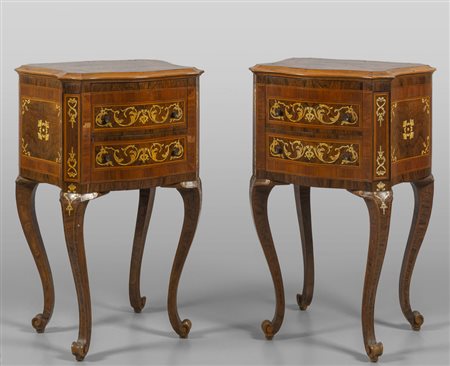 Coppia di comodini da centro impiallacciati in 