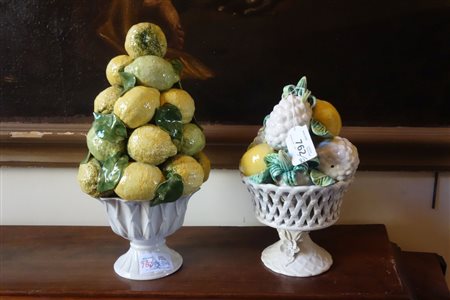 Due vasi in ceramica policroma decorati con 