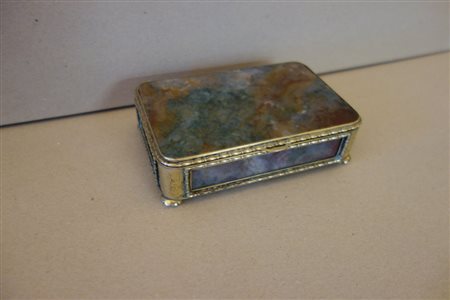 Scatoletta in argento e pietra 