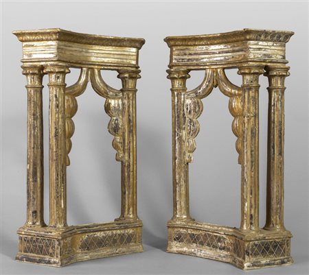 Coppia di elelmenti architettonici in legno 