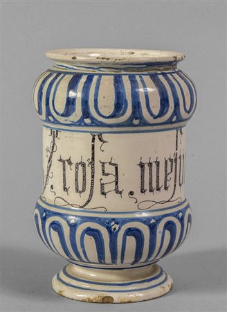 Albarello in ceramica bianca e blu con scritta 