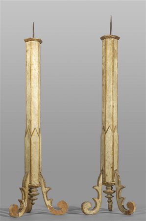Coppia di candelieri in legno laccato e 