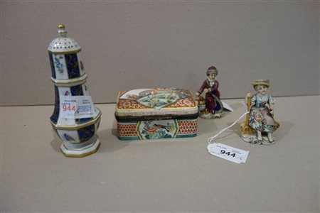 Spargizucchero in porcellana bianca e blu, due 