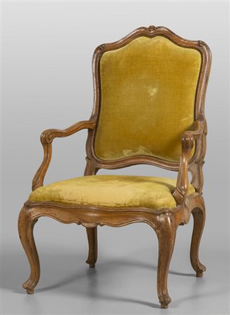 # Poltrona Luigi XV in noce, schienale e seduta 