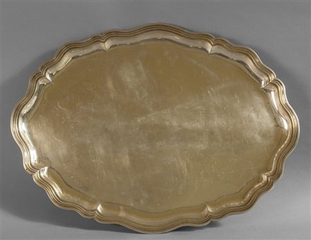 # Grande vassoio in argento in stile 