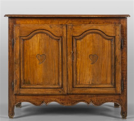 Credenza provenzale a due sportelli in noce, 