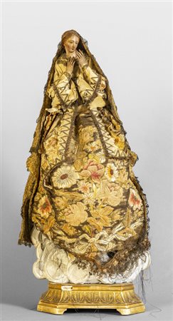 Madonna, scultura in legno intagliato e laccato 