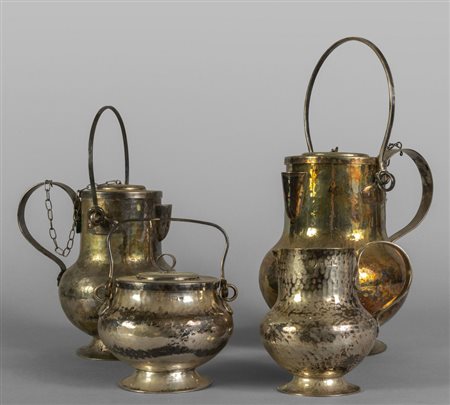 Servizio da the in argento battuto composto da 