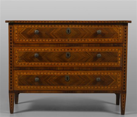 Comò Luigi XVI a tre cassetti lastronato in 