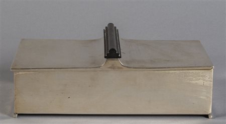 Scatola in argento con presa in legno 