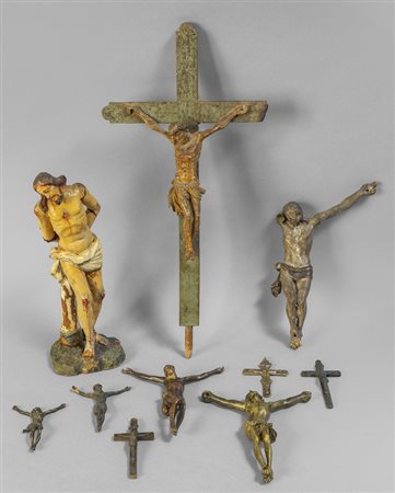 Scatola contenente due sculture raffiguranti 