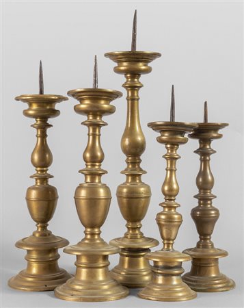 Cinque candelieri a rocchetto in bronzo, Toscana 