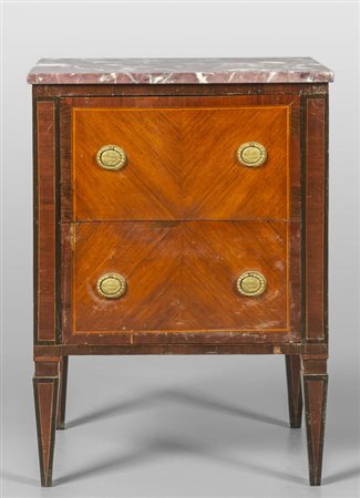 # Piccolo comò Luigi XVI a due cassetti sul 