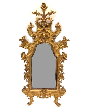 specchiera in legno intagliata e dorata 