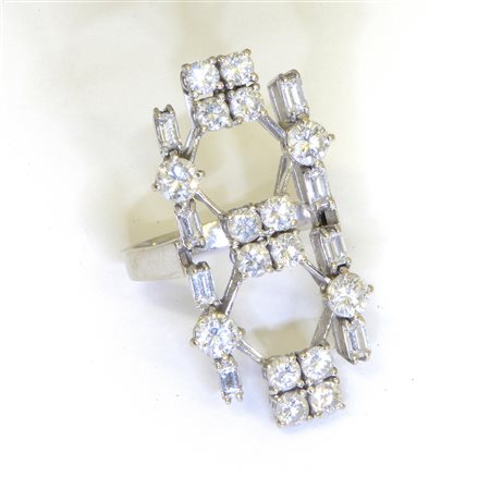 anello in oro bianco diamanti 2,60 ct circa, 