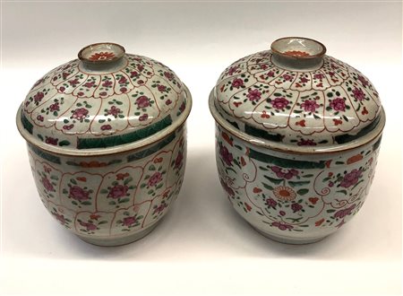 Cina coppia di vasi con coperchio in porcellana 