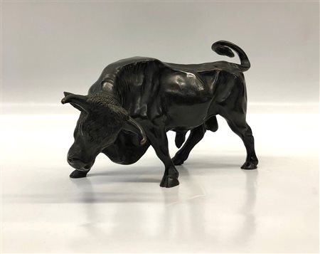 scultura in bronzo raff. toro sec.XIX<br>L 29,5 