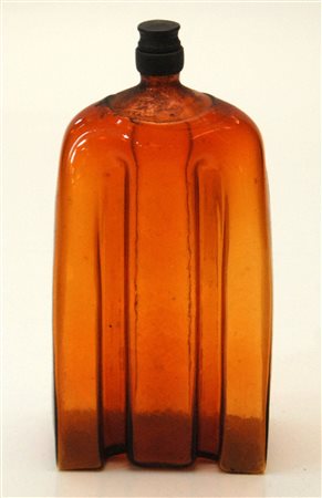 bottiglia in vetro Tirolo 1800 circa<br>h 23 cm