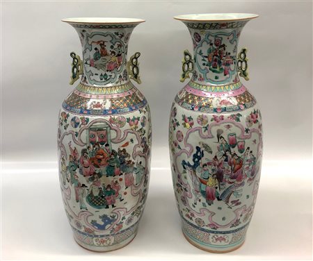 Cina coppia di vasi in porcellana dipinta con 