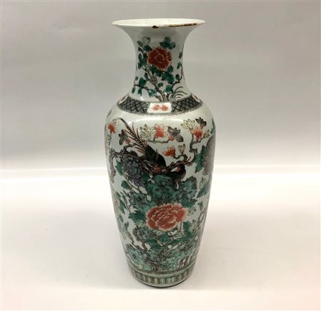 Cina vaso in porcellana dipinta a motivi 