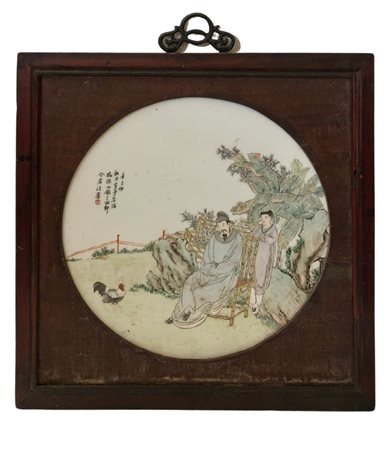 Cina placca in porcellana dipinta entro cornice 
