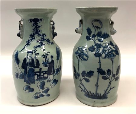 Cina n 2  vasi in porcellana bianca e blu<br>cm.x 