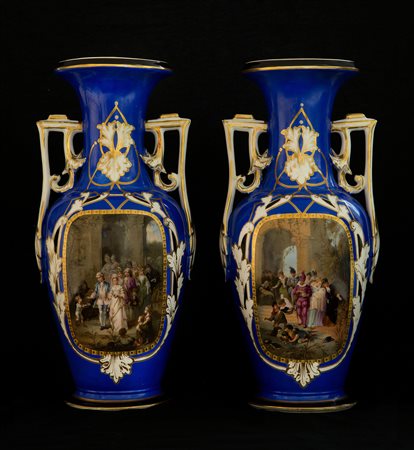 coppia di vasi in porcellana finemente dipinta 