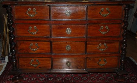 cassettone in ulivo Piemonte sec.XVII<br>cm. 