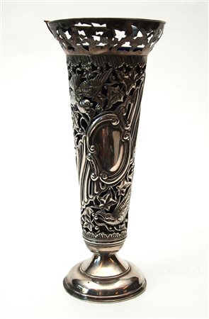 vaso in argento traforato decoro vegetale con 