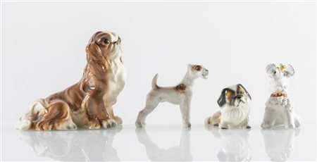 Lotto composto da quattro ceramiche raffiguranti Cani di diverse forme e manifatture, XX secolo.