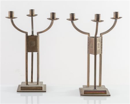 Coppia di candelieri a tre fiamme in ottone, Germania, Anni ‘20.