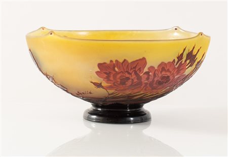 Émile Gallé (Nancy 1846 – 1904), Coppa in pasta di vetro con decorazioni floreali all’acido, Anni ‘20.