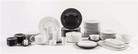 Tapio Wirkkala per Manifattura Rosenthal, Servizio da tavola per 12 persone modello "Porcelaine Noire", Germania, seconda metà del XX secolo.