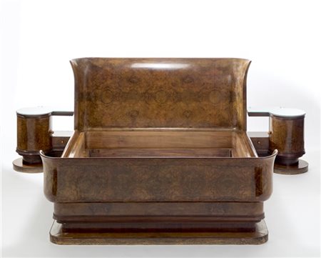 Letto matrimoniale Novecento con comodini di forma circolare. Legno massello, b