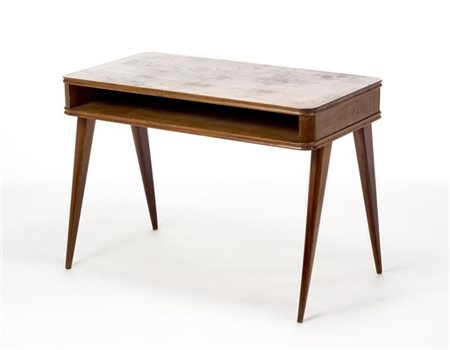 Tavolo in legno impiallacciato con vano sottopiano, gambe rastremate. Italia, a