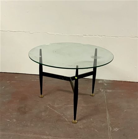 Tavolino da salotto con struttura in metallo verniciato nero, piedini in ottone
