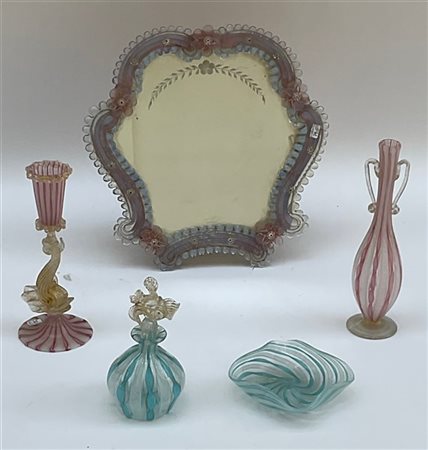 Manifattura di Murano 
Lotto composto da tre vasetti e un posacenere in vetro s