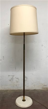 Lampada da terra a tre luci con paralume in tessuto color panna, fusto regolabi