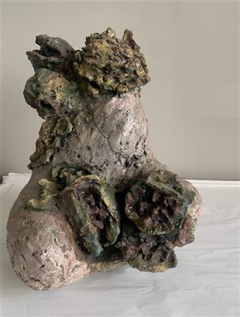 Scultura informale in ceramica policroma. Italia, anni '60. (h cm 42) (gravi di
