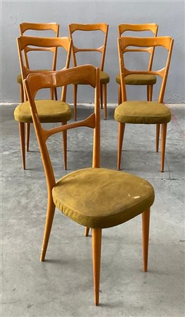 Sei sedie con struttura in legno massello, schienale a giorno e seduta imbottit